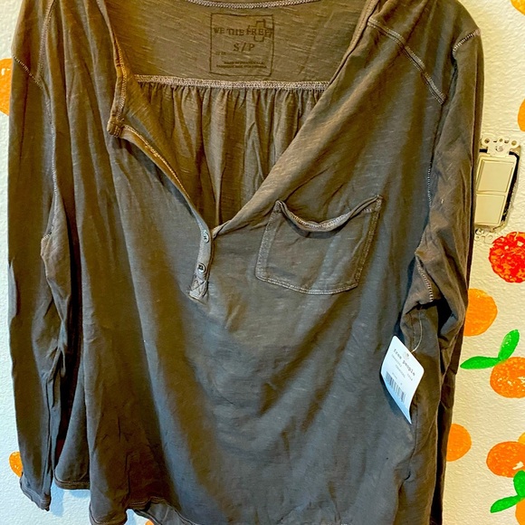 NWT FREE PEOPLE charcoal grey top! Soft & comfy🖤 - Picture 1 of 6
